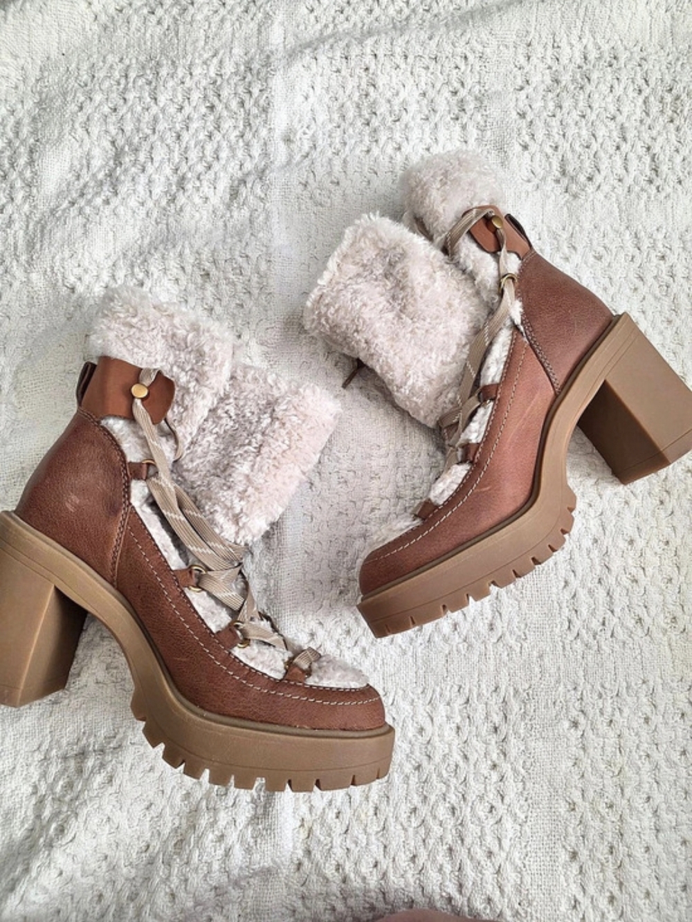 Dolce Vita Women’s Brown Lace-Up Faux Fur Lined Ankle Boots US 8.5